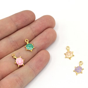 9 x 16 mm 24k 光沢のある金メッキのミニタートルチャーム、エナメルタートルチャーム、小さなタートルチャーム、動物ペンダント、金メッキの金具、GD1158