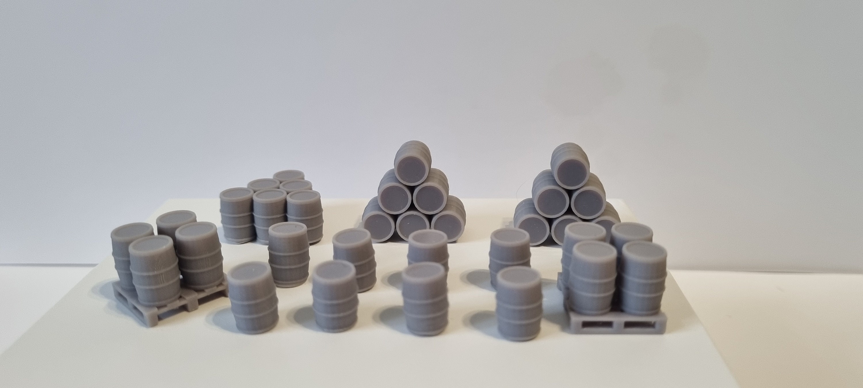 OO Gauge 1:76 Scale Model Railway Scenery – Milk Churns Full Set (Unpainted Resin)