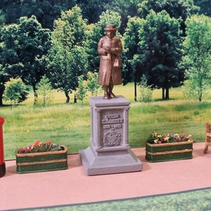 Queen Elizabeth II Memorial Plinth OO Gauge 1:76 Scale Model Scenery
