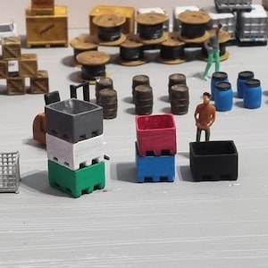 Six Plastic Pallet Boxes OO Gauge 1:76 Scale Model Scenery Railway/Diecast