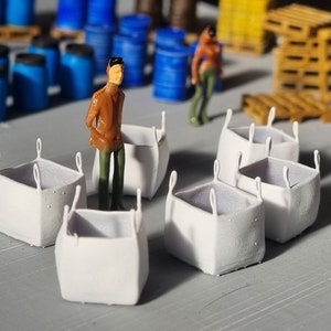 Set of 6 Builders Bags/Ton Bags OO Gauge 1:76 Scale Model Scenery Bulk Bags