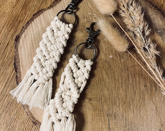 Macrame keychain | Boho pendant | Knotted keychain | Souvenir | Small gift | Trendy