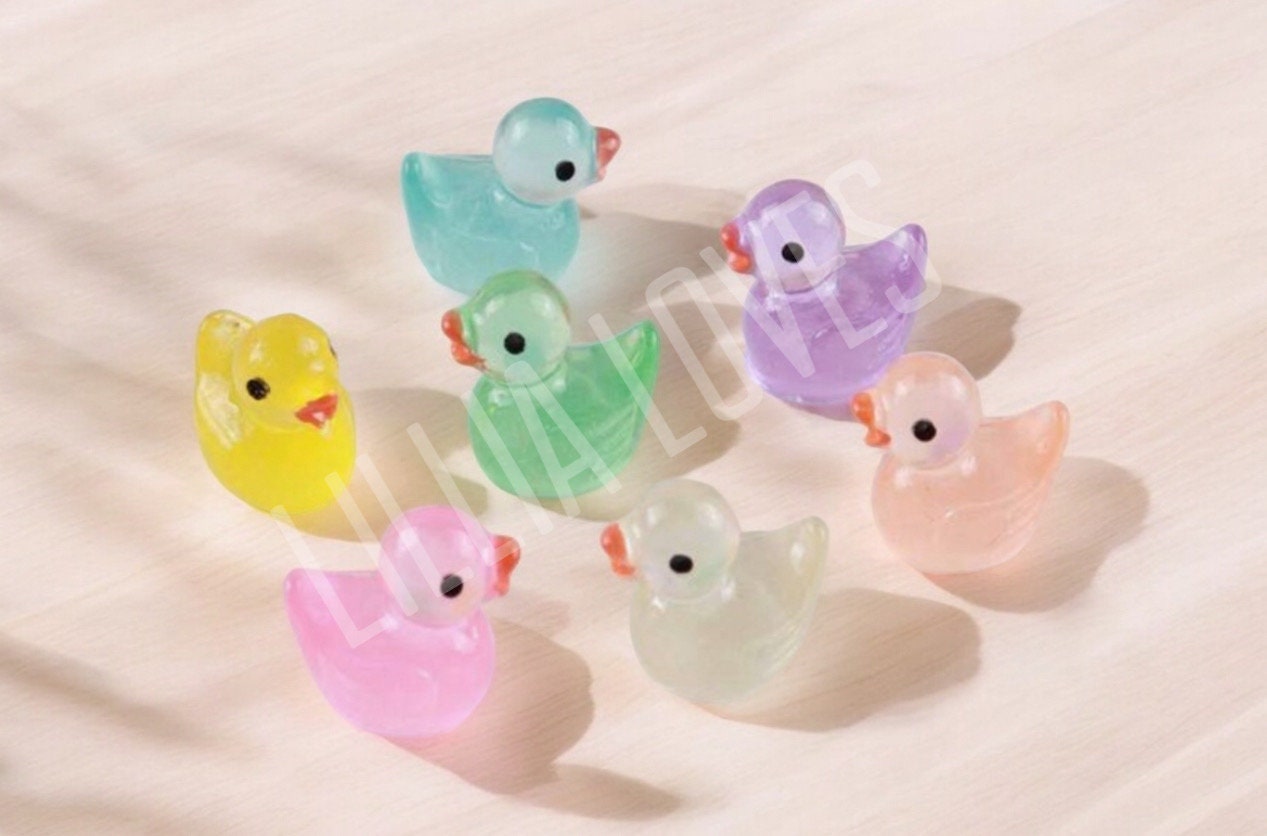 Lot De 100 Mini Canards En Résine YANXINKE – 1,5 X 2 Cm – Jaunes – Décoration Miniature – Pour Bonsaï, Paysage, Farces – Cadeau Original