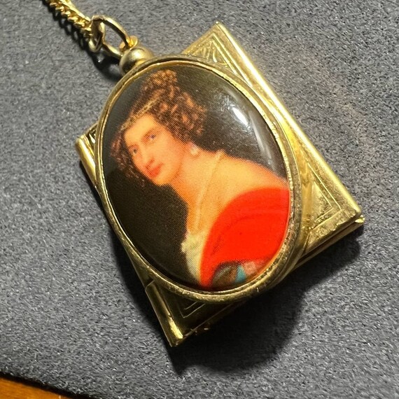 Vintage Gold Plated Cameo Book Locket Victorian W… - image 2