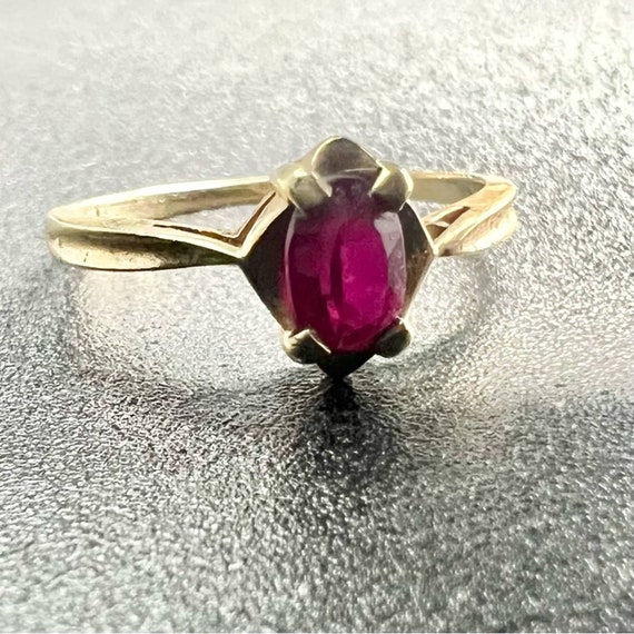 Vintage 10K Oval Cut Genuine Ruby Solitaire Ring U