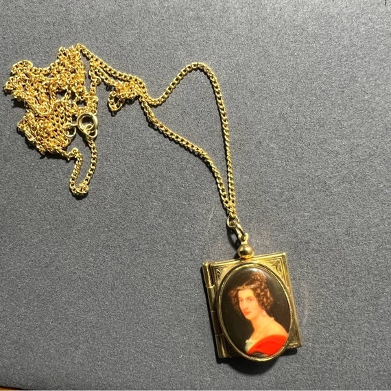 Vintage Gold Plated Cameo Book Locket Victorian W… - image 3