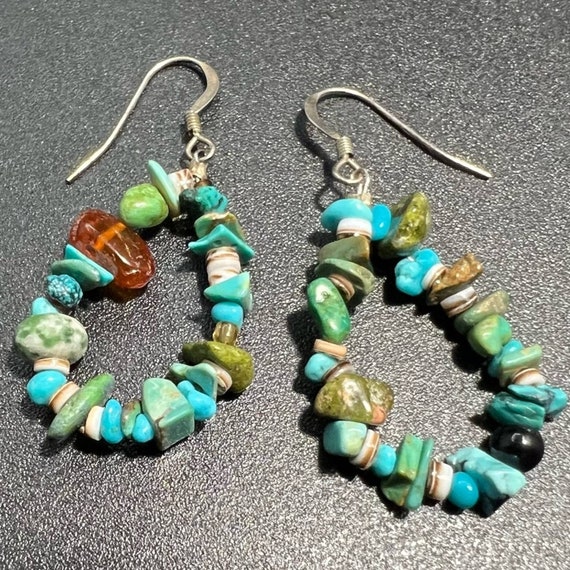 Small Vintage Turquoise Chip Beaded Hoop Earrings… - image 1