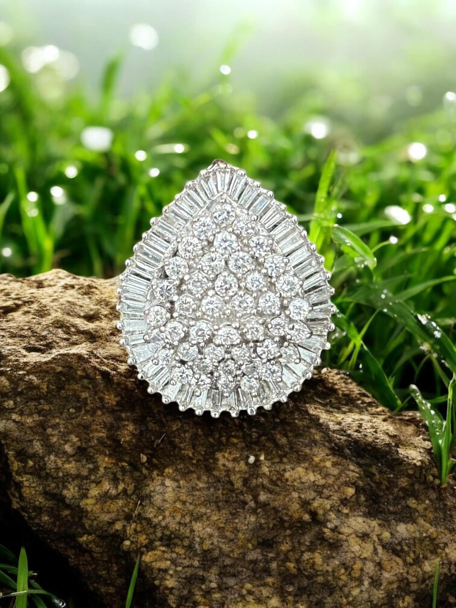 14k White Gold Diamond Cluster Ring