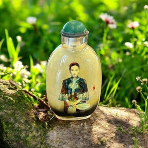 Reverse Painted Chinese Snuff Bottle