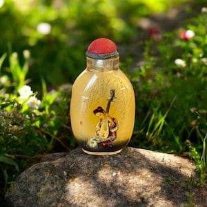 Reverse Painted Chinese Snuff Bottle