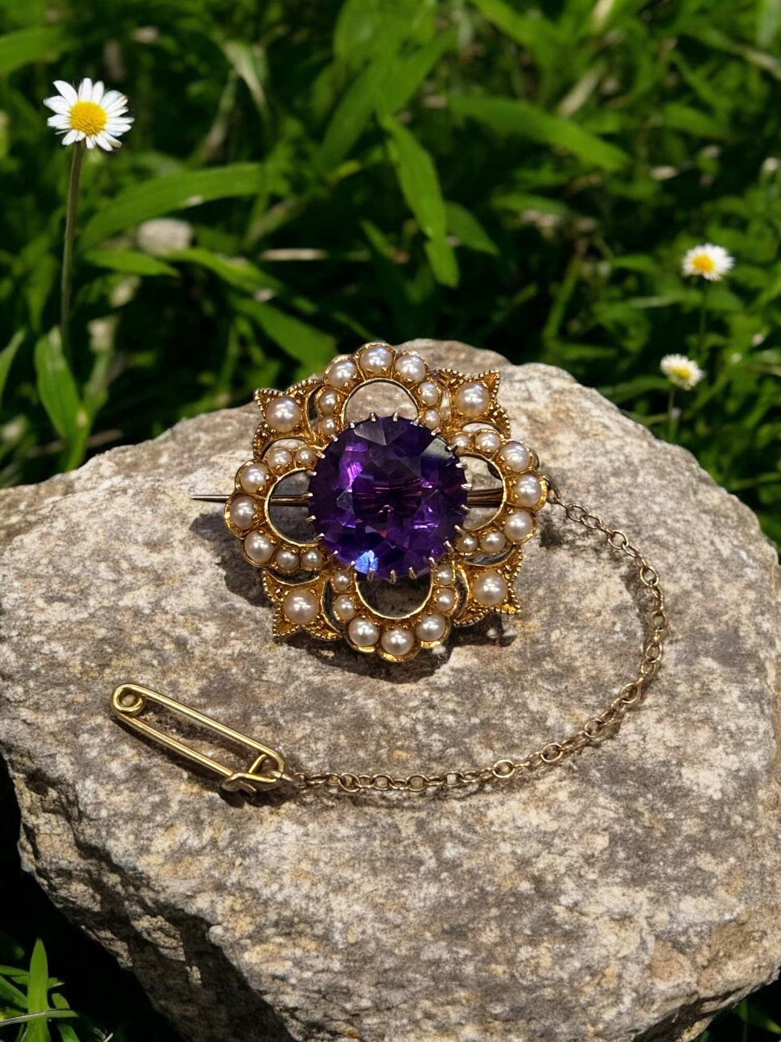 15ct Gold Victorian Amethyst Brooch