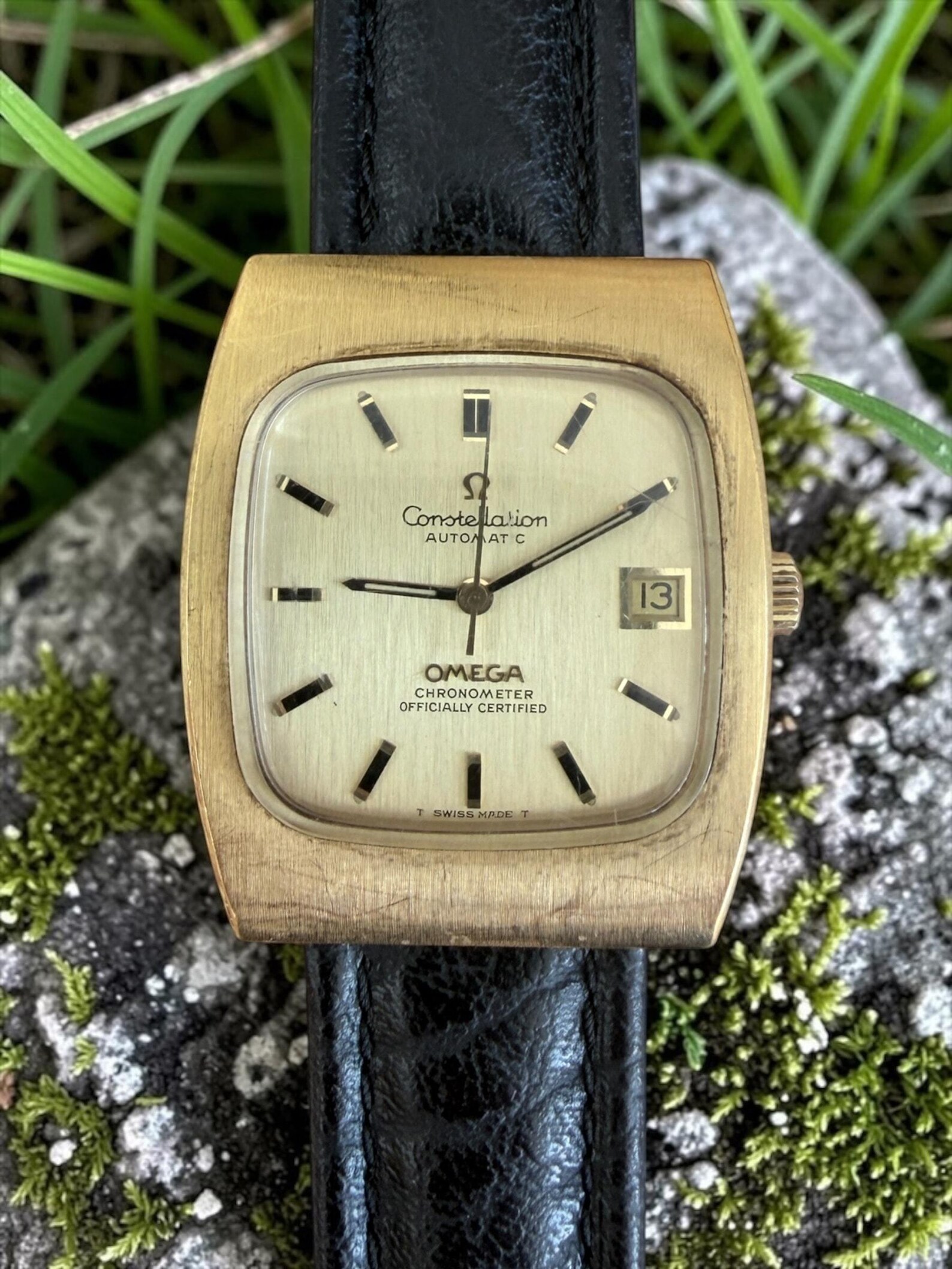 Vintage Omega Gold-Tone Metal Cushion-Case Wristwatch Date Window Constellation Automatic Chronometer Dial Swiss Made