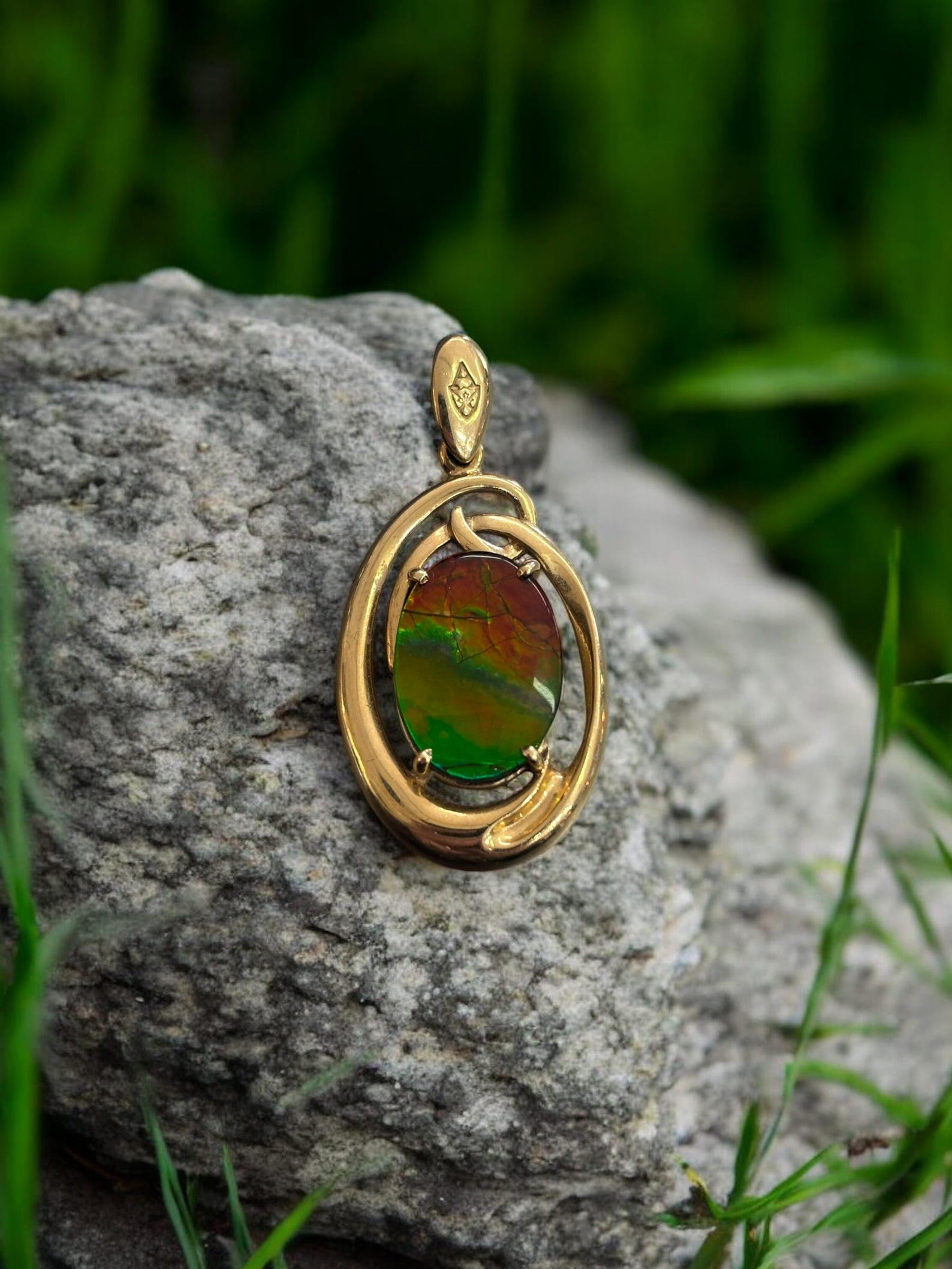 14k Gold Ammolite Pendant