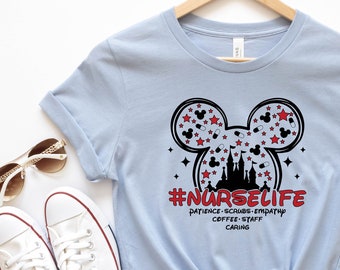 T-shirt Disney Nurselife, camicia da infermiera Disney, t-shirt regalo Disney per infermiera, maglietta da vacanza per infermiera Disney, camicia da operatore sanitario, maglietta Disney