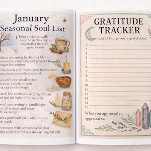 K&ouml;nnte beinhalten: Offene Journalseiten mit den Texten "January Seasonal Soul List" und "Gratitude Tracker". Die linke Seite zeigt Illustrationen von Winterszenen und Tee, w&auml;hrend die rechte Seite eine Liste von 15 Zeilen zum Ausf&uuml;llen enth&auml;lt. Das Journal ist f&uuml;r die Selbstreflexion konzipiert.