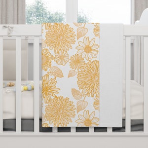 Soft Sunflower Baby Blanket Baby Shower Gift for Floral Themed Nursery Fleece Swaddle Blanket Flower Baby Blanket Sunflower Nursery Decor