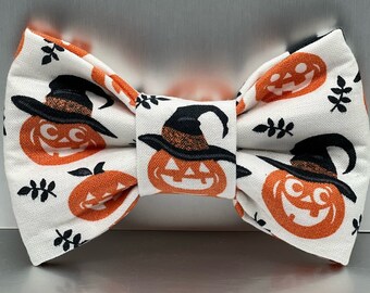 Halloween Dog Bow Tie. Pumpkins with Witch Hat, Dog Bows, Dog Bowties, Dog Bandanas, Halloween Accessories, Happy Halloween