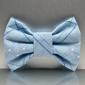 May include: A rustic wooden sign with the text "Welcome to our porch" in white lettering. The sign features a distressed finish and a simple, inviting design, perfect for outdoor decor.