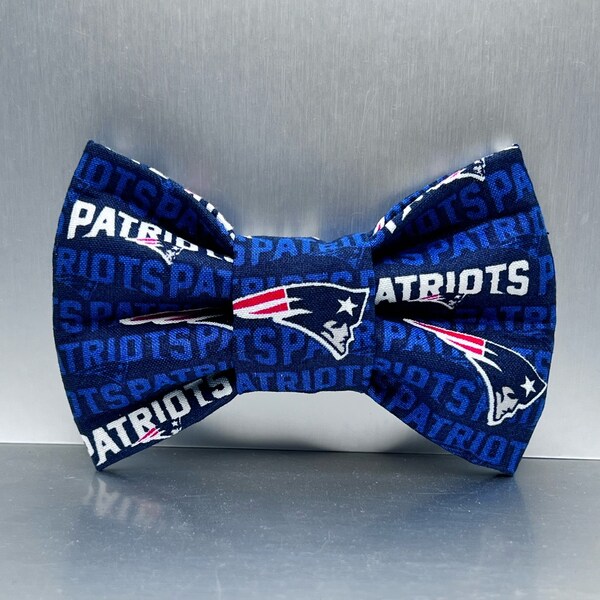 Dog Bow Tie made with New England Patriots fabric. Dog Bow Tie, Pet Bow ties, dog accessories, Dog Bowties, bow ties dog