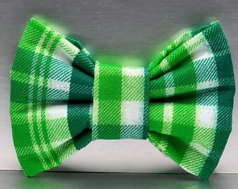 Plaid Green Dog Bow Tie. Plaid green Bow ties, Dog Bow ties. Cat Bow ties, green dog bow ties, St. Patrick's Day, Holiday dog bow ties, gift