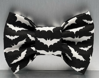 Halloween Bat Dog Bow Ties. Halloween White Bat Dog Bows, Halloween Black Dog Bowties, Halloween Cat bow ties, spooky dog bowtie, Halloween