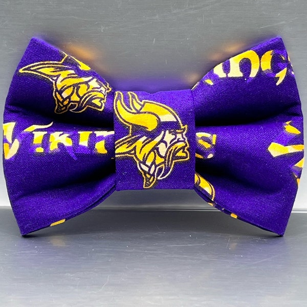 Dog Bow Tie made with Minnesota Vikings fabric. Pet Bow, Dog Bow, Dog Bow Ties, Bowties dog, Dog Bowties, dog accessories, xl dog bows