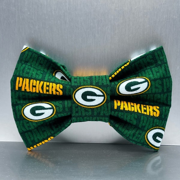Dog Bow Ties made with Green Bay Packer fabric. Pet Bows Dog bowties, Football dog bow ties, dog accessories, Pets gifts, cat bow ties,