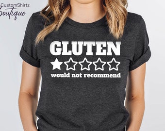 Könnte beinhalten: Dunkelgraues T-Shirt mit dem Text "GLUTEN" über einer Bewertung von einem von fünf Sternen und den Worten "would not recommend" darunter. Das Shirt hat hochgekrempelte Ärmel und ist aus weichem Material.
