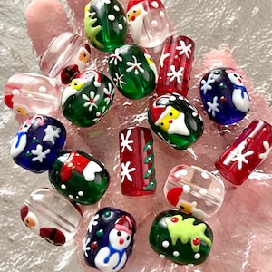 Cuentas de vidrio perforadas con temática navideña: Papá Noel, muñeco de nieve, árbol (4 piezas)