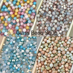 Sopa de cuentas de vidrio perforadas de 100 g / Sopa de cuentas de colores y tamaños variados / Sopa de cuentas de alta calidad / Perfecta para hacer pulseras de la amistad