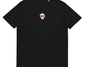 Puede incluir: Camiseta negra con un gráfico de calavera blanca con corazones rosas para los ojos.
