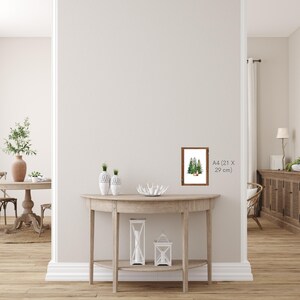 Puede incluir: Una impresi&oacute;n acuarela enmarcada de una escena de bosque con &aacute;rboles verdes. La impresi&oacute;n est&aacute; en un marco marr&oacute;n y est&aacute; colgada en una pared blanca. La impresi&oacute;n est&aacute; etiquetada "A4 (21 x 29 cm)".