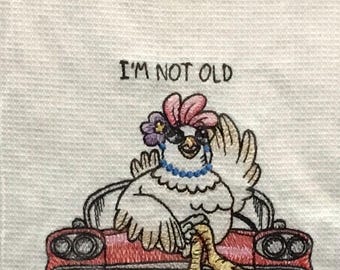 Non sono vecchio, sono un classico asciugamano ricamato