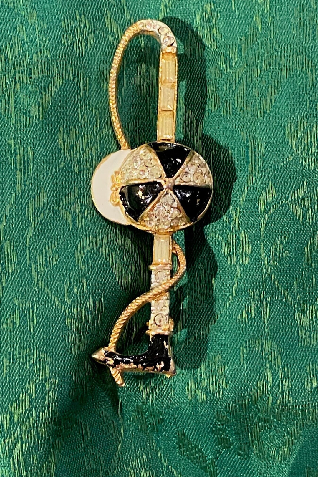 Broche de fusta de montar de Mi Bella Dama, pin de casco de jinete con  diamantes de imitación - Etsy México, image size:1080x1620