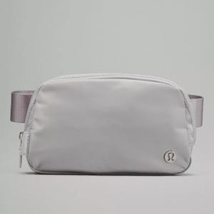 lululemon bag nwt Athletica Everywhere Belt 1L (Asphalt Grey) : Sports & Outdoors In Pockets Have Plenty Of Room For A Water Bottle NWT Lululemon Everywhere Belt Bag