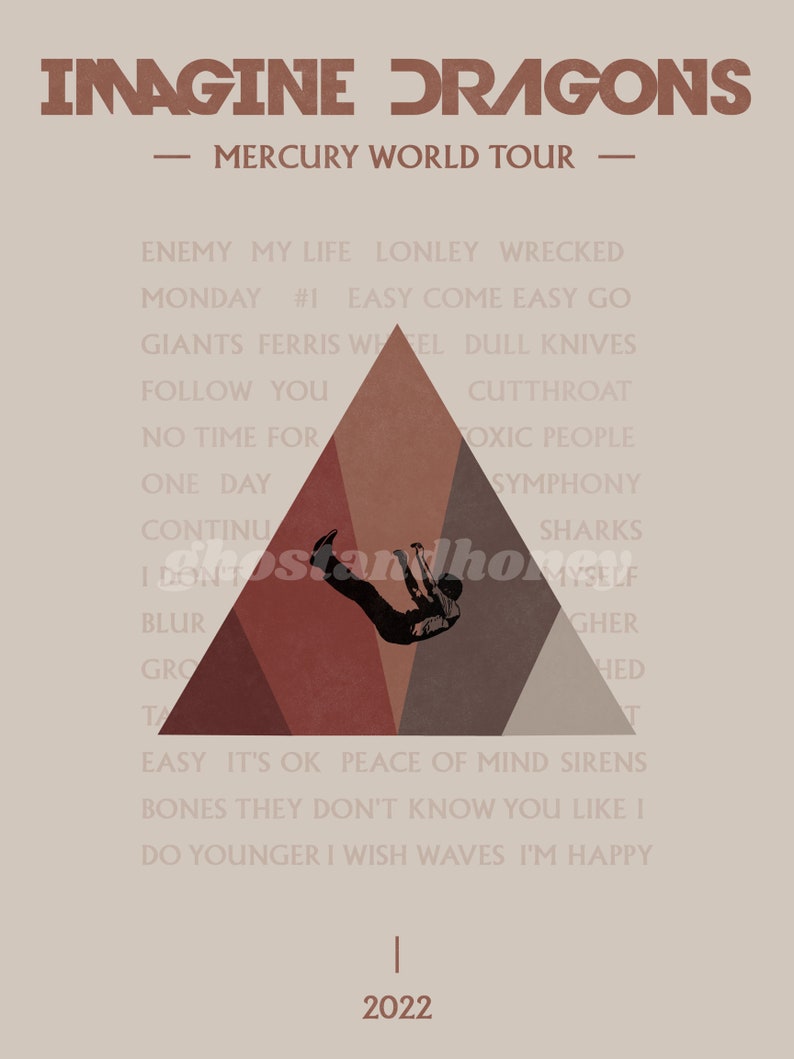 Pode incluir: Um cartaz de concerto para a turn&ecirc; mundial Mercury do Imagine Dragons. O cartaz apresenta um tri&acirc;ngulo estilizado com uma silhueta de uma pessoa caindo do c&eacute;u. O cartaz lista os t&iacute;tulos das m&uacute;sicas da banda, incluindo "Enemy", "My Life", "Lonely", "Wrecked", "Monday", "#1", "Easy Come Easy Go", "Giants Ferris Wheel", "Dull Knives", "Follow You", "Cutthroat", "No Time For", "Toxic People", "One Day", "Symphony", "Sharks", "I Don't", "Myself", "Blur", "Grow Up", "Tamed", "Higher", "Sheded", "Easy", "It's Ok", "Peace of Mind", "Sirens", "Bones", "They Don't Know You Like I", "Do Younger", "I Wish Waves", "I'm Happy". O cartaz tamb&eacute;m inclui o ano 2022.