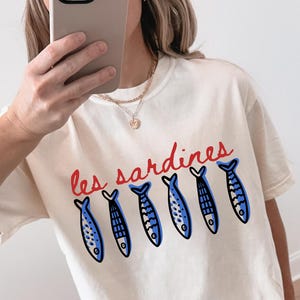 Sardine Graphic Comfort Colors® T-Shirt La Dolce Vita T-Shirt Tinned Fish Shirt Amalfi Tee Coastal Girl T-Shirt Vacation Shirt Market Shirt