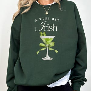 En Tini Bit irländsk tröja Martini Lover rund halsringning St. Patrick's Day kokettröja Martini Social Club-tröja pubrunda-skjorta