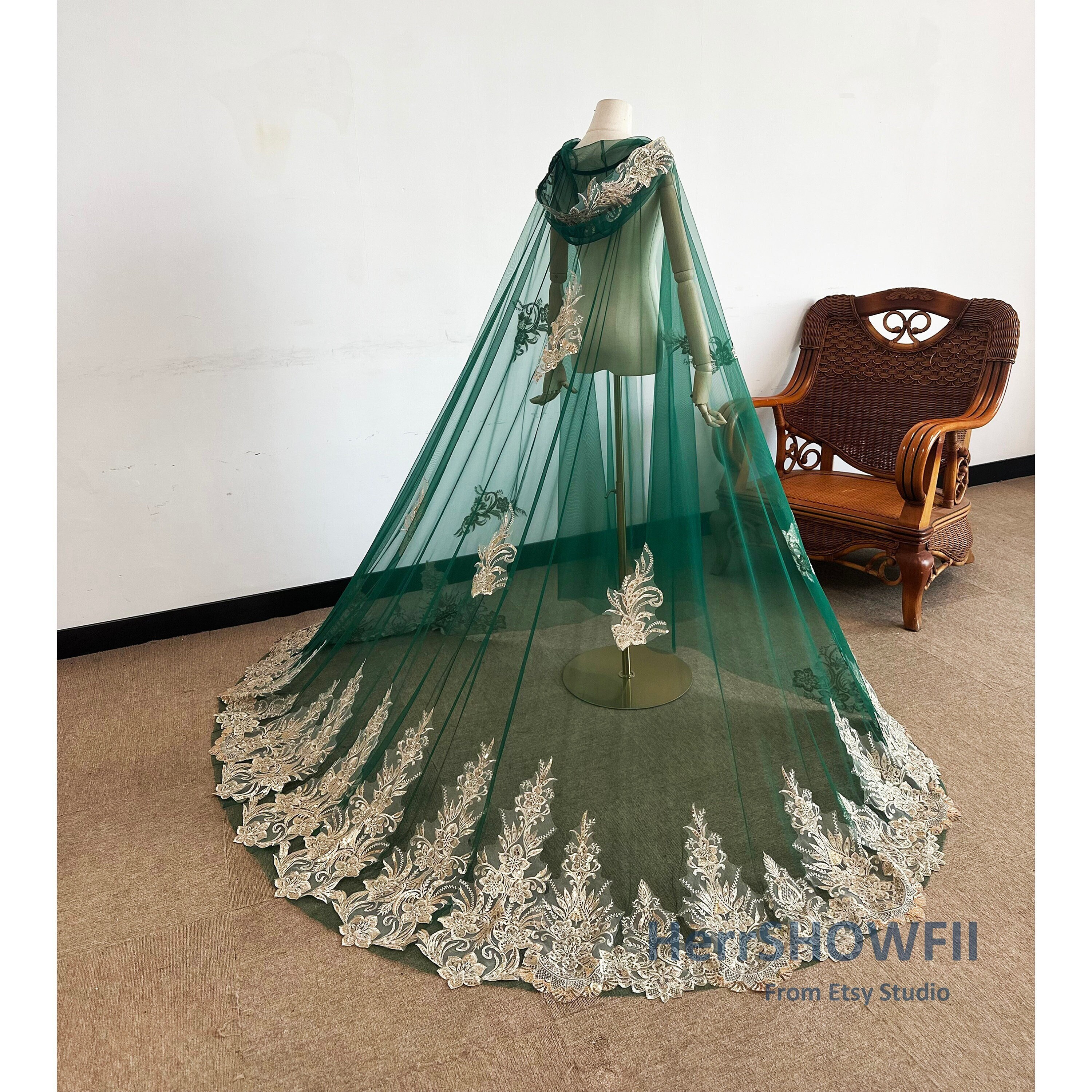 Retro Emerald Green Hooded Cape Veil, Vintage Golden Sequins Appliques Bridal Veil Cape with Hoodie, Green Costune Cape, Custom Length&Color