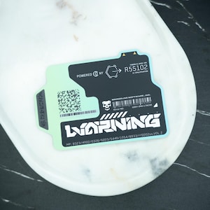 Autocollant d'avertissement vert menthe | Décalcomanie technique cyberpunk science-fiction pour gaming haut de gamme | Protection UV 5 ans | Résistant aux intempéries Résistant à l'eau