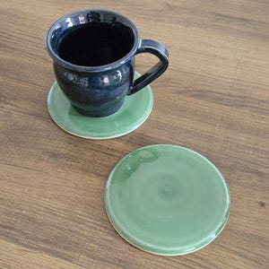 Handmade Green Ceramic Coaster-Stoneware Drink Coasters-Modern Pottery Tableware-Minimalist Home Decor-Housewarming Gift