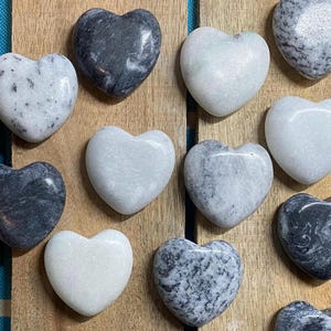 10568 - Marmorsteine Herzsteine Steinherzen Marmor Herzform 4x4cm, zum Bemalen - Deko blanko Steine - Marmorherzen - Worry Stones