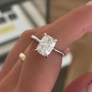 Wydłużony moissanit o masie 3 karatów, pierścionek zaręczynowy z ukrytą aureolą, obrączka ślubna z oprawą Cathedral Solitaire, prezent na rocznicę dla żony