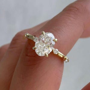 Women&#39;s Anniversary Ring, 2 Ct Oval Cut Moissanite Engagement Ring, Solitaire Wedding Ring Hidden Halo Ring Proposal Ring, Handmade Jewelry