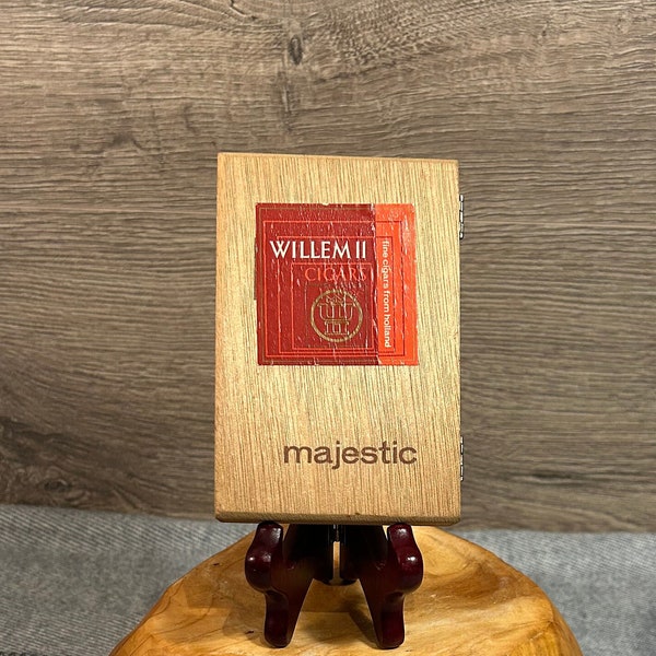 Vintage Willem II Wooden Small Case of 'Majestic' - Fine Cigars from Holland Box | Gentlemen's European Tobacciana Collectibles