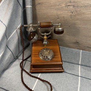 Vintage Made in Italy Romantic Collection Retro BT Clipper TSR8026a Beech Wood Gold Plated Collectible Rotary Dial Phone with Plaited Cord