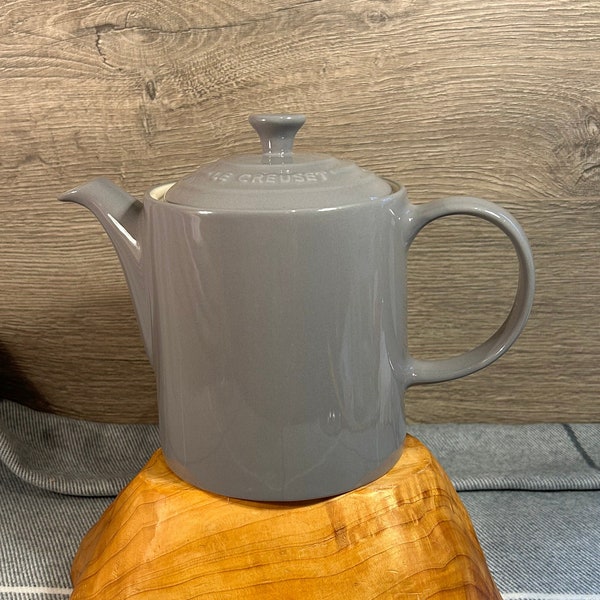 Preloved Le Creuset Light Grey Grand Teapot 1.3L | French Belgian Durable High Quality Tableware | Timeless Classic Farmhouse Kitchenalia