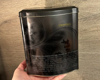 Boîte à thé vide noire Twinings 1706-2006 Preloved pour célébrer ses 300 ans | Traditions emblématiques de la consommation de thé en anglais | Ancienne boîte de collection London