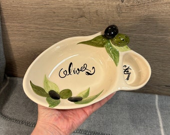 Vintage Silea pintado a mano y escrito negro y verde oliva en relieve plato de servir / Aperitivos y aperitivos franceses / Francia Kitchenalia