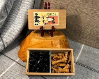 Vintage K & C Ltd London Schach 32-teiliges Komplettes Box-Set | Handgefertigte Schiebedeckel-Holzkiste | Altes Brettspiel Sammlerstücke Made in France